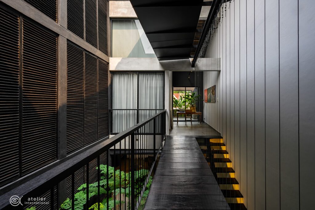 Terrace House in Taman Sri Hartamas is Wrapped in All-Black But Is ...