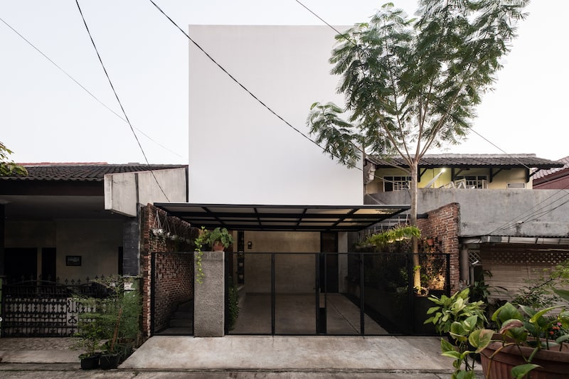This Amazing, Renovated House Perfectly Merges The Old And New With ...